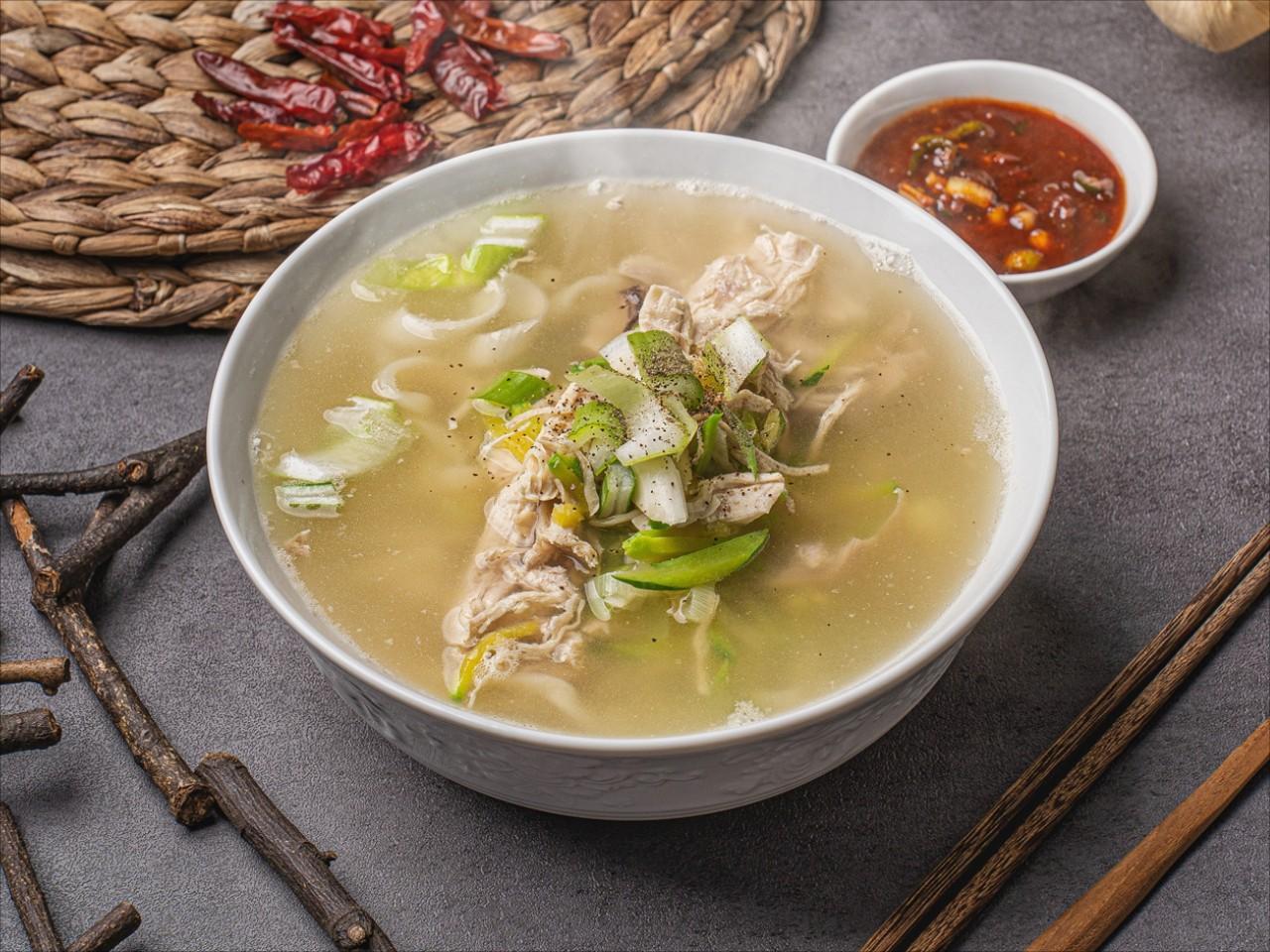 보양식 닭 칼국수